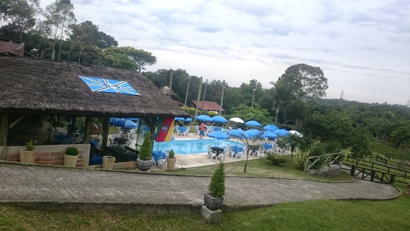 R$ 4.000.000 - PORTEIRA FECHADA - ESPETACULAR S&Iacute;TIO CLUBE COM RESID&Ecirc;NCIA DE ALTO PADR&Atilde;O Estrada do Rincão Porto Alegre - 