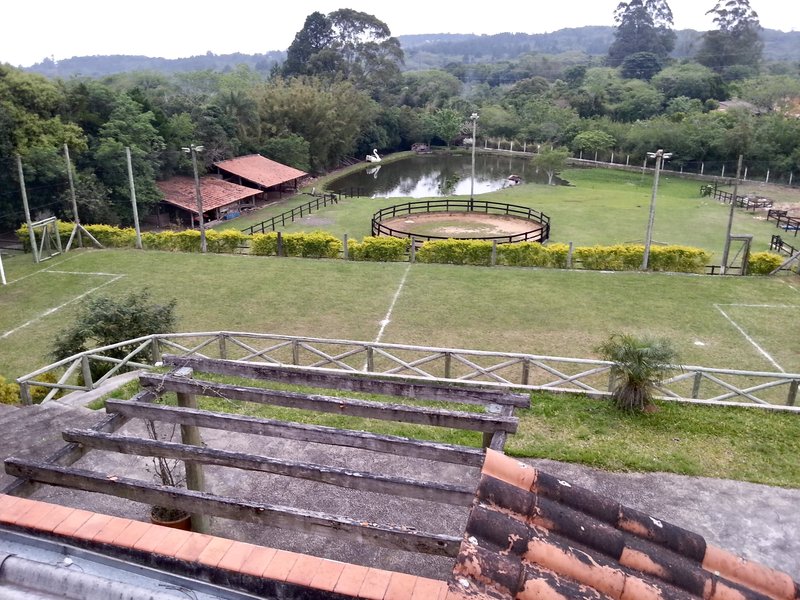 R$ 4.000.000 - PORTEIRA FECHADA - ESPETACULAR S&Iacute;TIO CLUBE COM RESID&Ecirc;NCIA DE ALTO PADR&Atilde;O Estrada do Rincão Porto Alegre - 