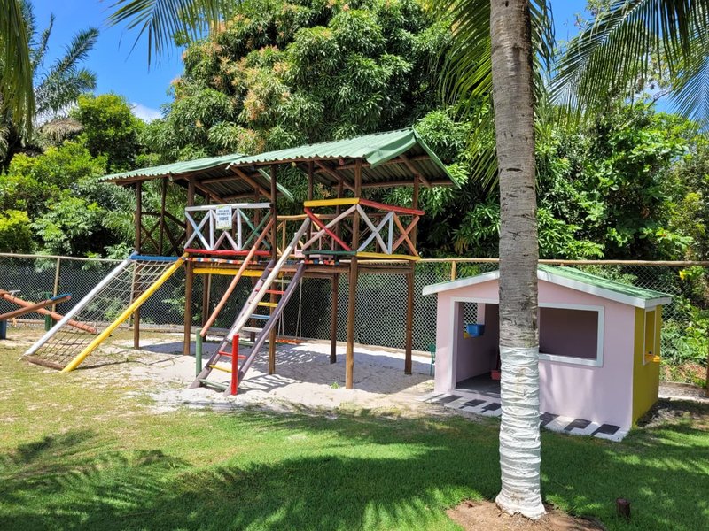 CASA 4 QUARTOS 3 SUÍTES SALAS VARANDAS PISCINA GARAGEM PARA 7 CARROS EM BARRA DO JACUÍPE! Rua do Jacuípe Camaçari - 