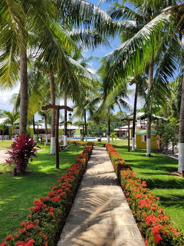 CASA 4 QUARTOS 3 SUÍTES SALAS VARANDAS PISCINA GARAGEM PARA 7 CARROS EM BARRA DO JACUÍPE! Rua do Jacuípe Camaçari - 