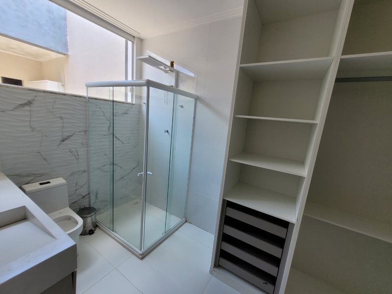 CASA 4 QUARTOS 3 SUÍTES SALAS VARANDAS PISCINA GARAGEM PARA 7 CARROS EM BARRA DO JACUÍPE! Rua do Jacuípe Camaçari - 