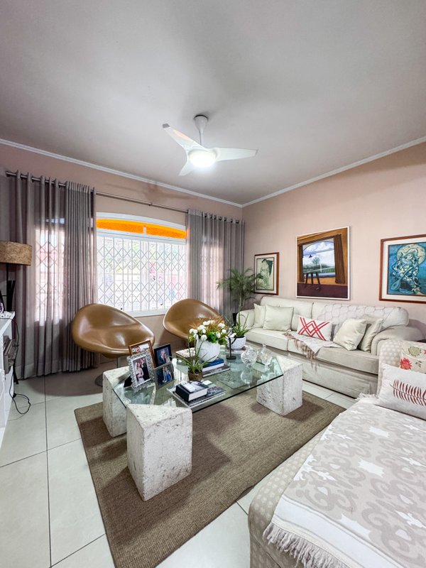 Residência  térrea em condominio fechado com casa de hóspedes Rua Tomi Saburo Yamamoto Arujá - 