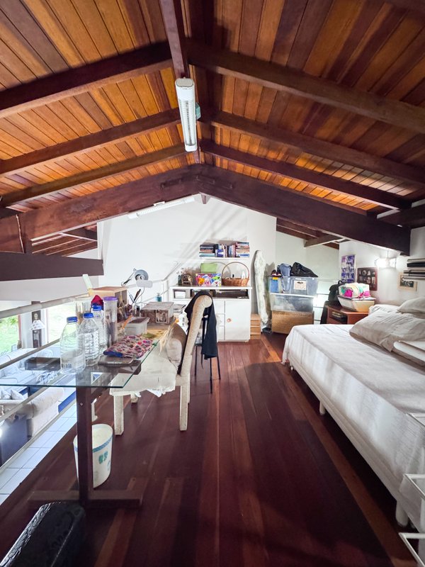 Residência  térrea em condominio fechado com casa de hóspedes Rua Tomi Saburo Yamamoto Arujá - 