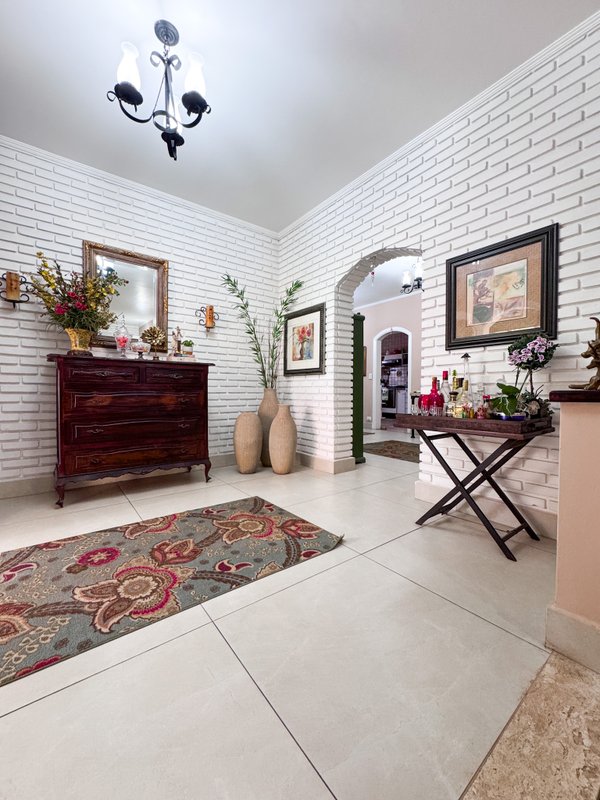 Residência  térrea em condominio fechado com casa de hóspedes Rua Tomi Saburo Yamamoto Arujá - 