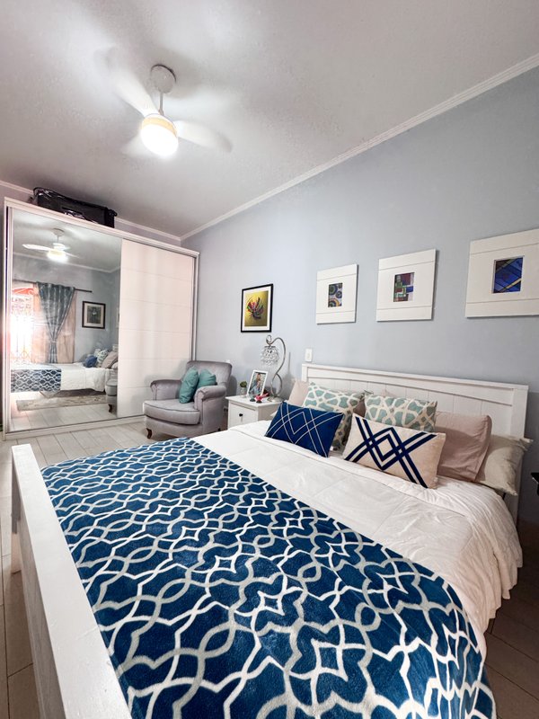 Residência  térrea em condominio fechado com casa de hóspedes Rua Tomi Saburo Yamamoto Arujá - 