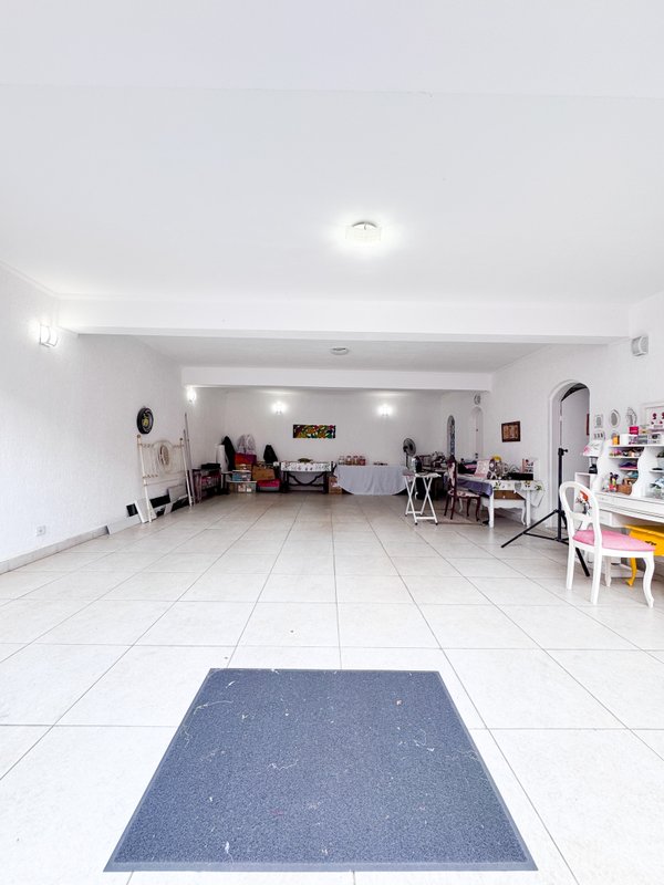 Residência  térrea em condominio fechado com casa de hóspedes Rua Tomi Saburo Yamamoto Arujá - 