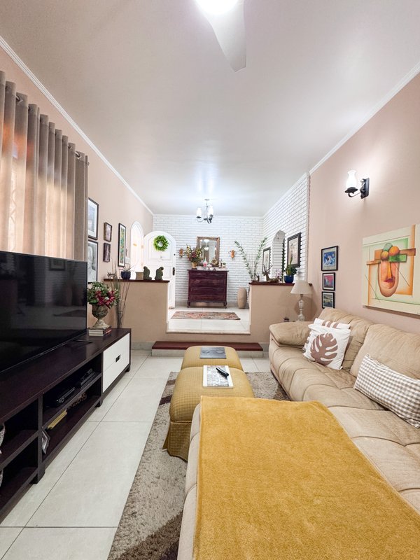 Residência  térrea em condominio fechado com casa de hóspedes Rua Tomi Saburo Yamamoto Arujá - 