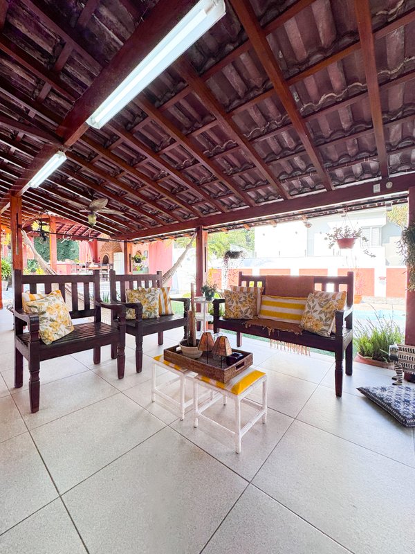 Residência  térrea em condominio fechado com casa de hóspedes Rua Tomi Saburo Yamamoto Arujá - 