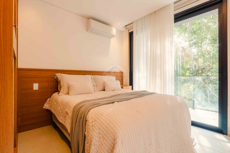 Casa de Alto Padr&atilde;o em Condom&iacute;nio a 150m da Praia Maresias - VENDA  São Sebastião - 