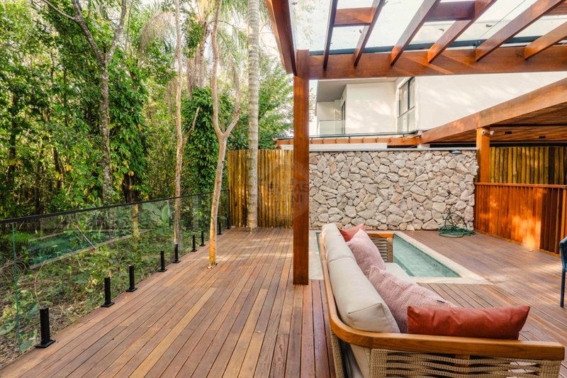 Casa de Alto Padr&atilde;o em Condom&iacute;nio a 150m da Praia Maresias - VENDA  São Sebastião - 