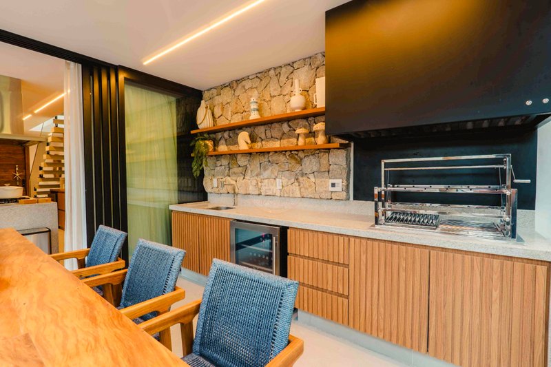 Casa de Alto Padr&atilde;o em Condom&iacute;nio a 150m da Praia Maresias - VENDA  São Sebastião - 