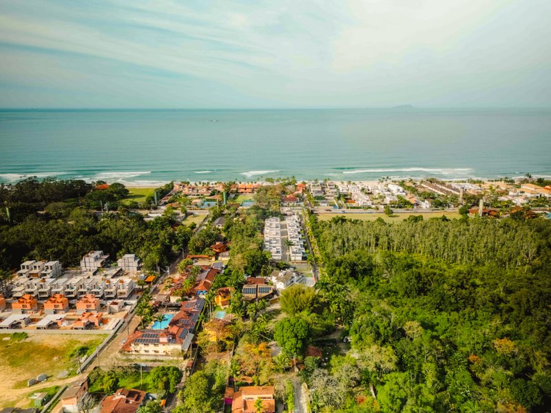 Casa de Alto Padr&atilde;o em Condom&iacute;nio a 150m da Praia Maresias - VENDA  São Sebastião - 