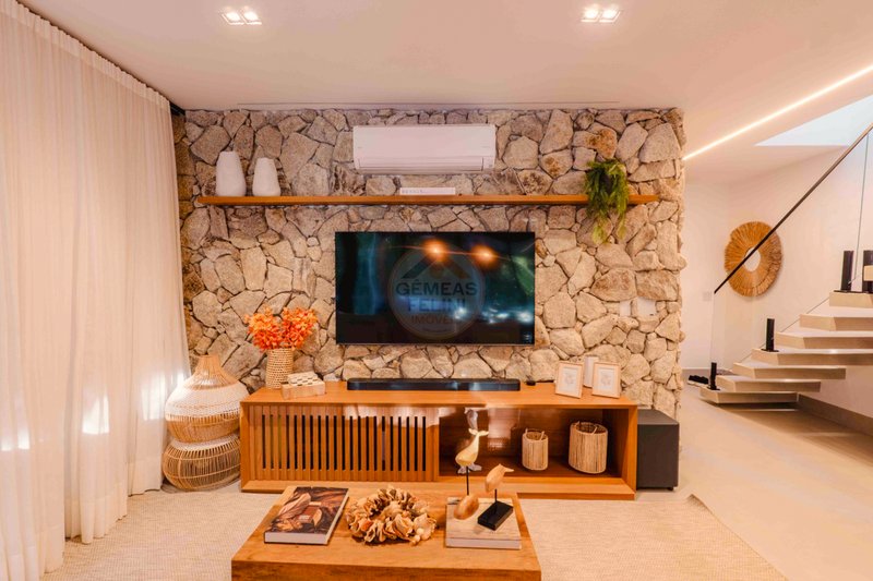 Casa de Alto Padr&atilde;o em Condom&iacute;nio a 150m da Praia Maresias - VENDA  São Sebastião - 