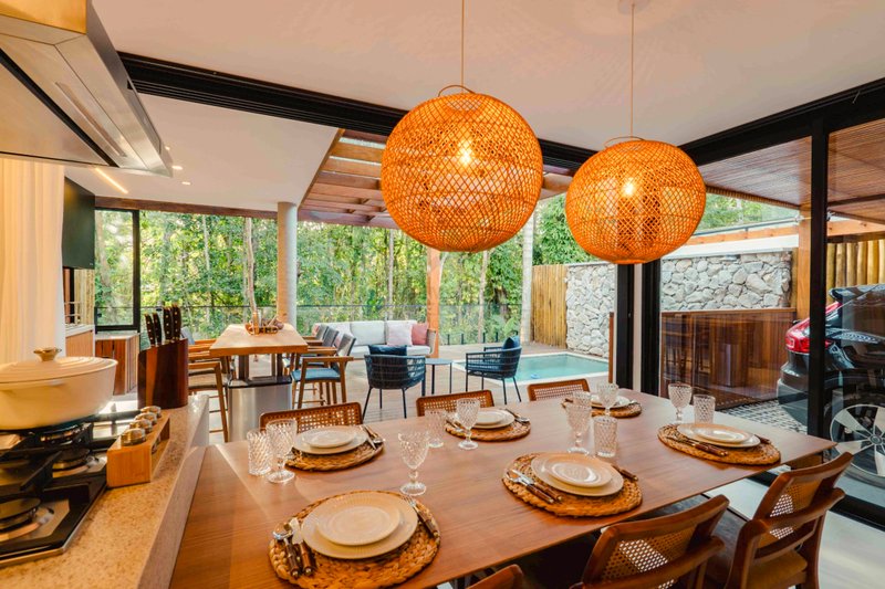 Casa de Alto Padr&atilde;o em Condom&iacute;nio a 150m da Praia Maresias - VENDA  São Sebastião - 