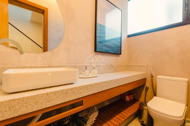 Casa de Alto Padr&atilde;o em Condom&iacute;nio a 150m da Praia Maresias - VENDA  São Sebastião - 