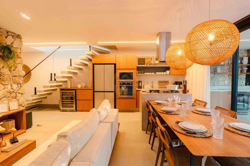 Casa de Alto Padr&atilde;o em Condom&iacute;nio a 150m da Praia Maresias - VENDA  São Sebastião - 