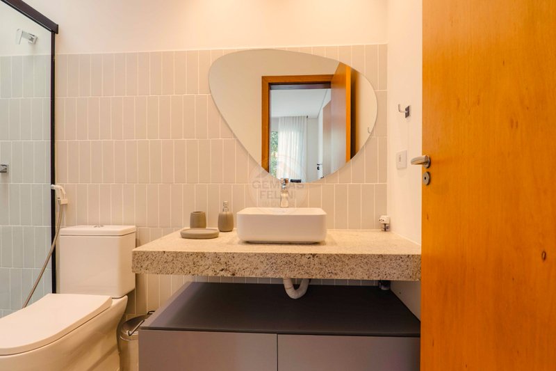 Casa de Alto Padr&atilde;o em Condom&iacute;nio a 150m da Praia Maresias - VENDA  São Sebastião - 