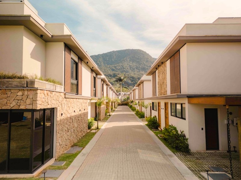 Casa de Alto Padr&atilde;o em Condom&iacute;nio a 150m da Praia Maresias - VENDA  São Sebastião - 
