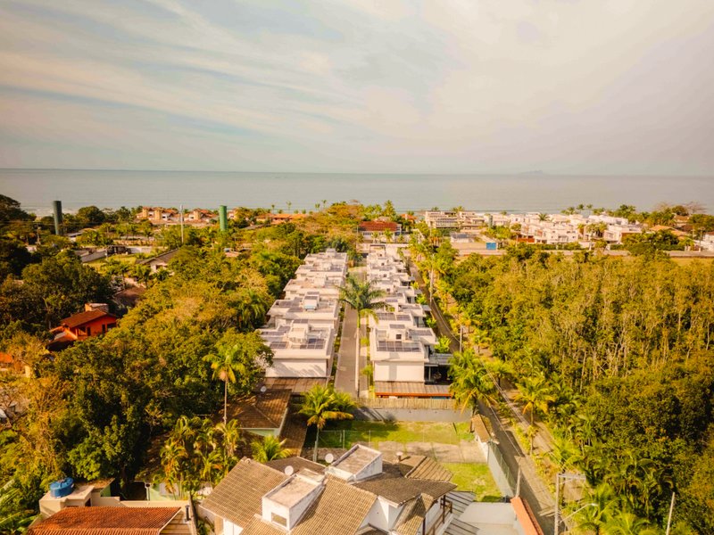 Casa de Alto Padr&atilde;o em Condom&iacute;nio a 150m da Praia Maresias - VENDA  São Sebastião - 
