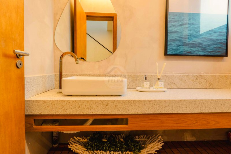 Casa de Alto Padr&atilde;o em Condom&iacute;nio a 150m da Praia Maresias - VENDA  São Sebastião - 