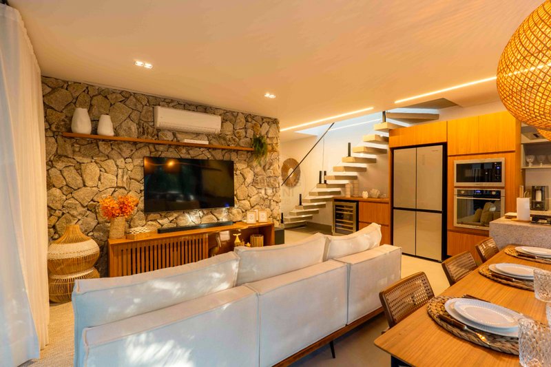 Casa de Alto Padr&atilde;o em Condom&iacute;nio a 150m da Praia Maresias - VENDA  São Sebastião - 