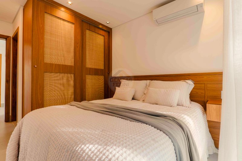 Casa de Alto Padr&atilde;o em Condom&iacute;nio a 150m da Praia Maresias - VENDA  São Sebastião - 