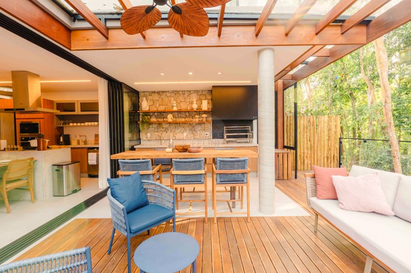 Casa de Alto Padr&atilde;o em Condom&iacute;nio a 150m da Praia Maresias - VENDA  São Sebastião - 