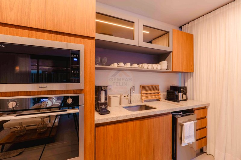 Casa de Alto Padr&atilde;o em Condom&iacute;nio a 150m da Praia Maresias - VENDA  São Sebastião - 