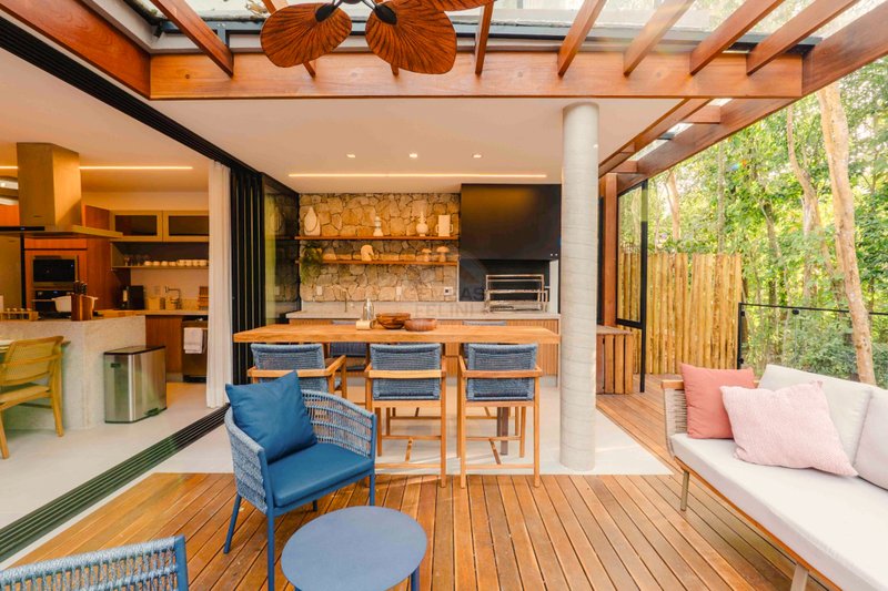 Casa de Alto Padr&atilde;o em Condom&iacute;nio a 150m da Praia Maresias - VENDA  São Sebastião - 