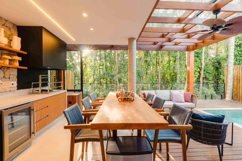 Casa de Alto Padr&atilde;o em Condom&iacute;nio a 150m da Praia Maresias - VENDA  São Sebastião - 