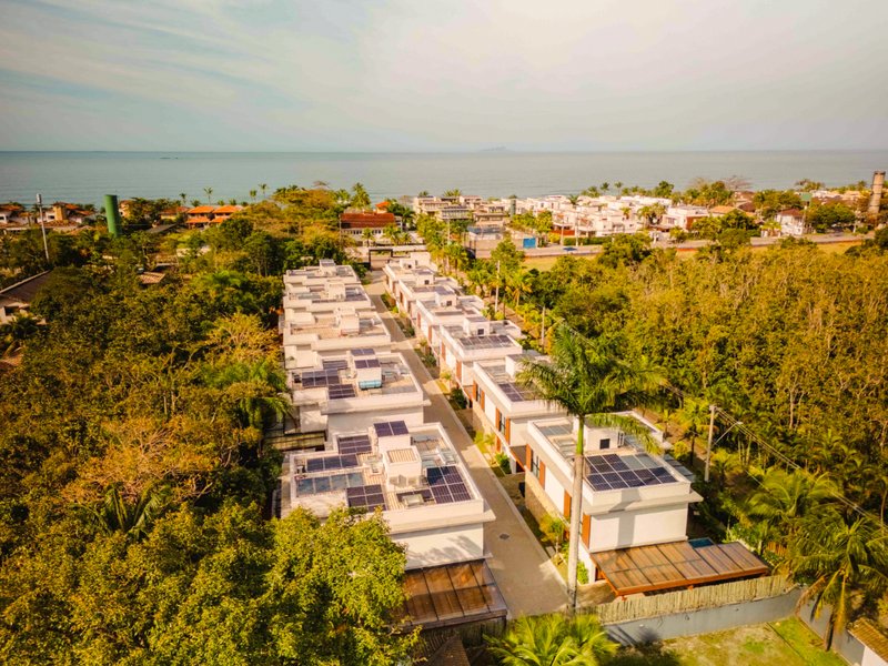 Casa de Alto Padr&atilde;o em Condom&iacute;nio a 150m da Praia Maresias - VENDA  São Sebastião - 