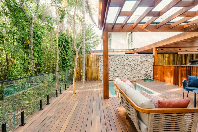 Casa de Alto Padr&atilde;o em Condom&iacute;nio a 150m da Praia Maresias - VENDA  São Sebastião - 