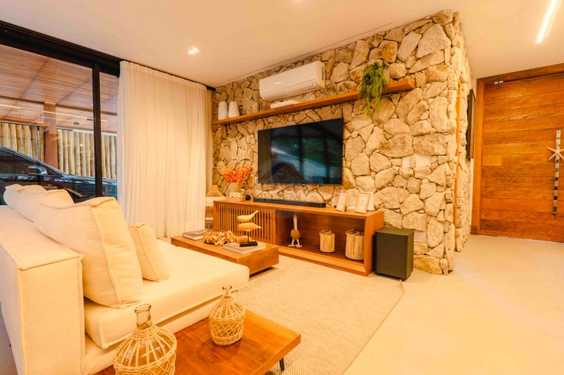 Casa de Alto Padr&atilde;o em Condom&iacute;nio a 150m da Praia Maresias - VENDA  São Sebastião - 