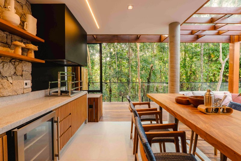 Casa de Alto Padr&atilde;o em Condom&iacute;nio a 150m da Praia Maresias - VENDA  São Sebastião - 