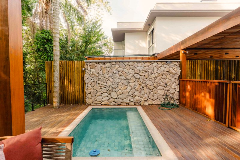 Casa de Alto Padr&atilde;o em Condom&iacute;nio a 150m da Praia Maresias - VENDA  São Sebastião - 