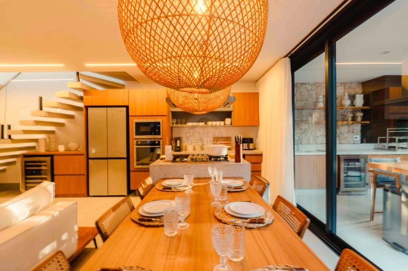 Casa de Alto Padr&atilde;o em Condom&iacute;nio a 150m da Praia Maresias - VENDA  São Sebastião - 