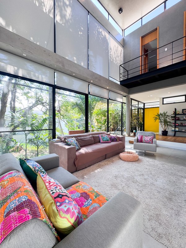 Casa de Vidro – Design Contemporâneo Integrado à Natureza Rodovia Alberto Hinoto Arujá - 