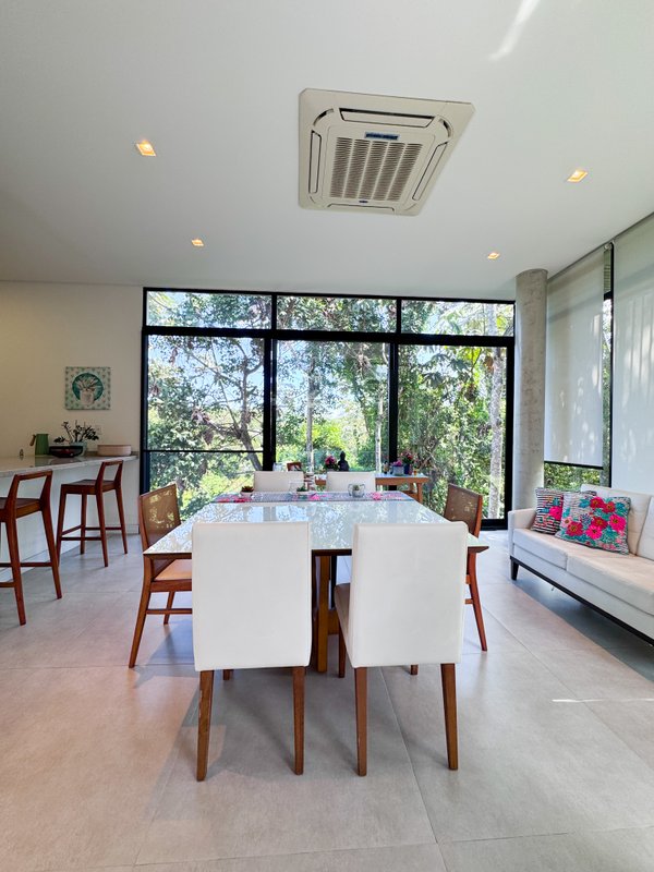 Casa de Vidro – Design Contemporâneo Integrado à Natureza Rodovia Alberto Hinoto Arujá - 