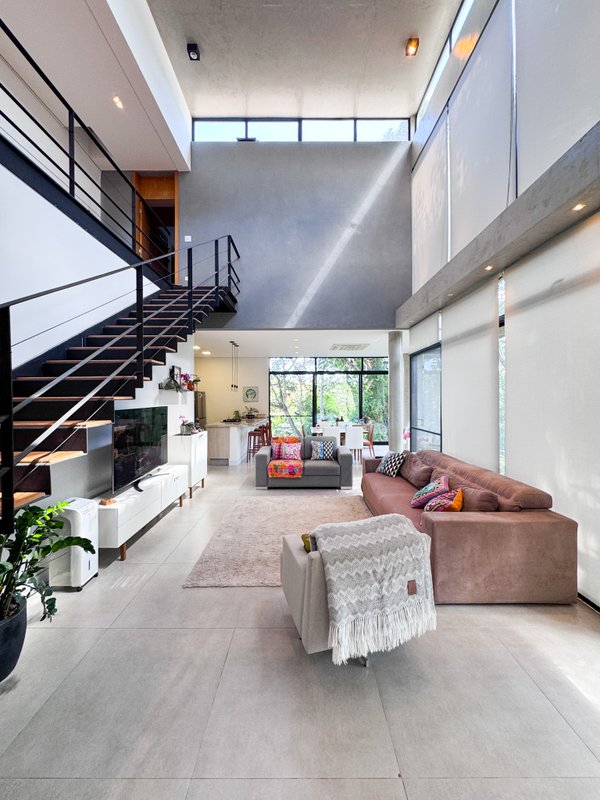 Casa de Vidro – Design Contemporâneo Integrado à Natureza Rodovia Alberto Hinoto Arujá - 