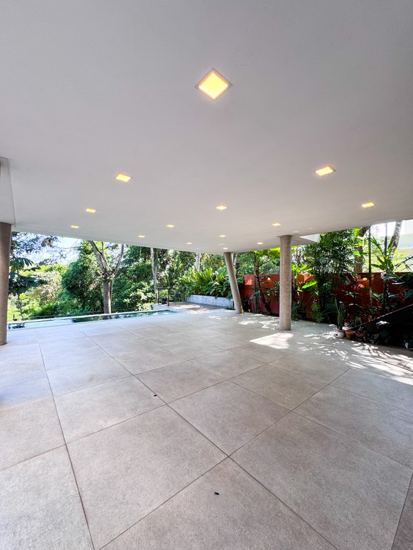 Casa de Vidro – Design Contemporâneo Integrado à Natureza Rodovia Alberto Hinoto Arujá - 