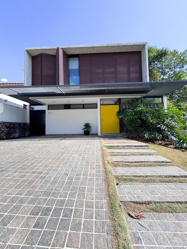 Casa de Vidro – Design Contemporâneo Integrado à Natureza Rodovia Alberto Hinoto Arujá - 