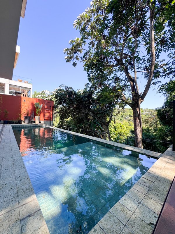 Casa de Vidro – Design Contemporâneo Integrado à Natureza Rodovia Alberto Hinoto Arujá - 