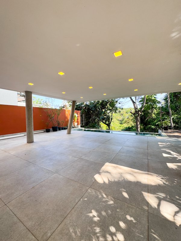 Casa de Vidro – Design Contemporâneo Integrado à Natureza Rodovia Alberto Hinoto Arujá - 