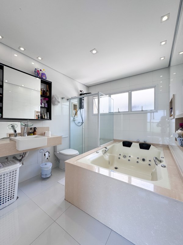 Residência Contemporânea com  Lazer Completo Fundo  Reserva Av Renova dos Santos Arujá - 