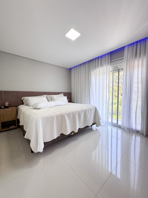 Residência Contemporânea com  Lazer Completo Fundo  Reserva Av Renova dos Santos Arujá - 