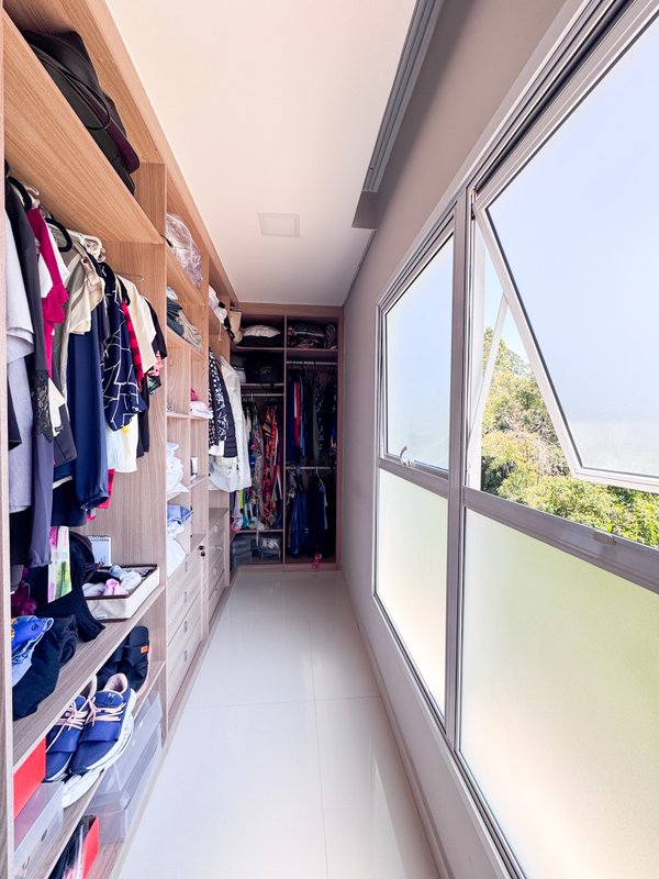 Residência Contemporânea com  Lazer Completo Fundo  Reserva Av Renova dos Santos Arujá - 