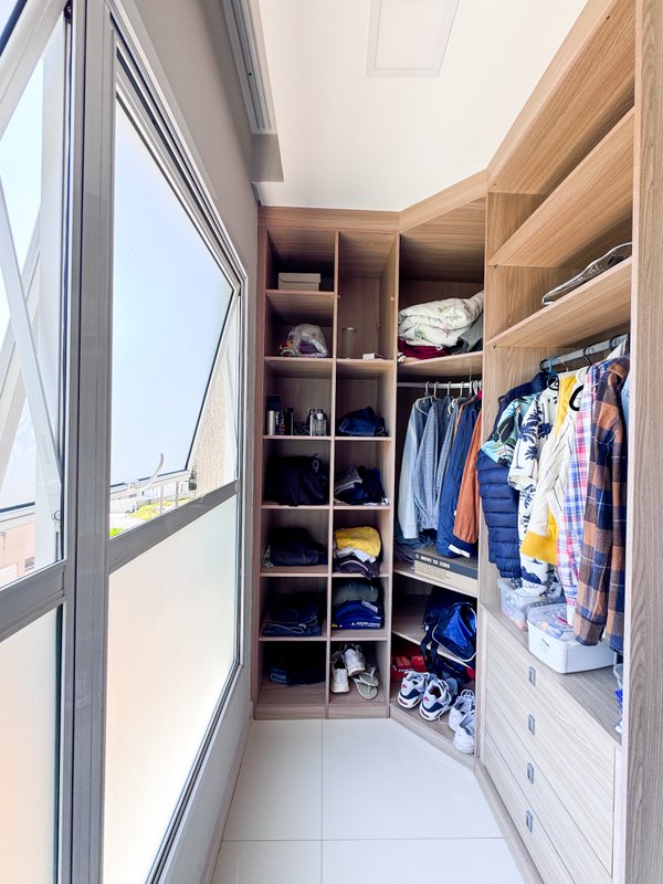 Residência Contemporânea com  Lazer Completo Fundo  Reserva Av Renova dos Santos Arujá - 