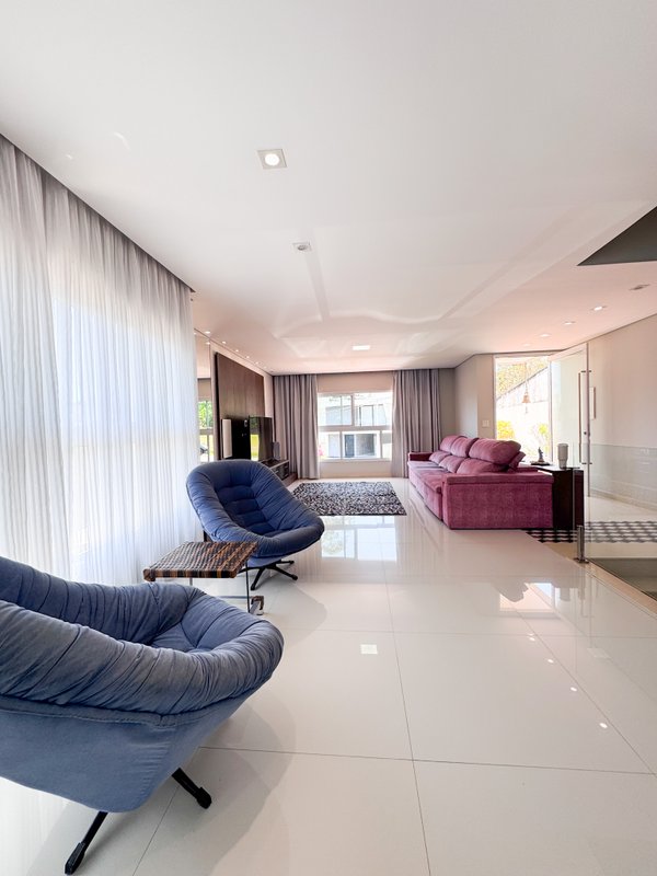 Residência Contemporânea com  Lazer Completo Fundo  Reserva Av Renova dos Santos Arujá - 