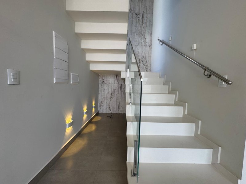 Luxuosa Casa Mobiliada &agrave; Venda no Condom&iacute;nio Parque dos Alecrins &ndash; Campinas Avenida Diaulas Serpa Campinas - 