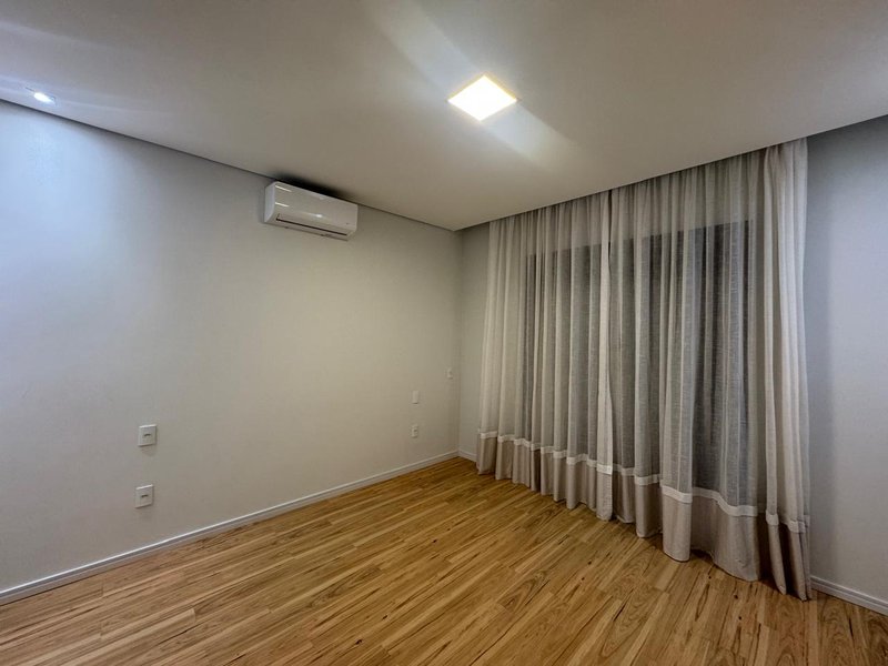 Luxuosa Casa Mobiliada &agrave; Venda no Condom&iacute;nio Parque dos Alecrins &ndash; Campinas Avenida Diaulas Serpa Campinas - 